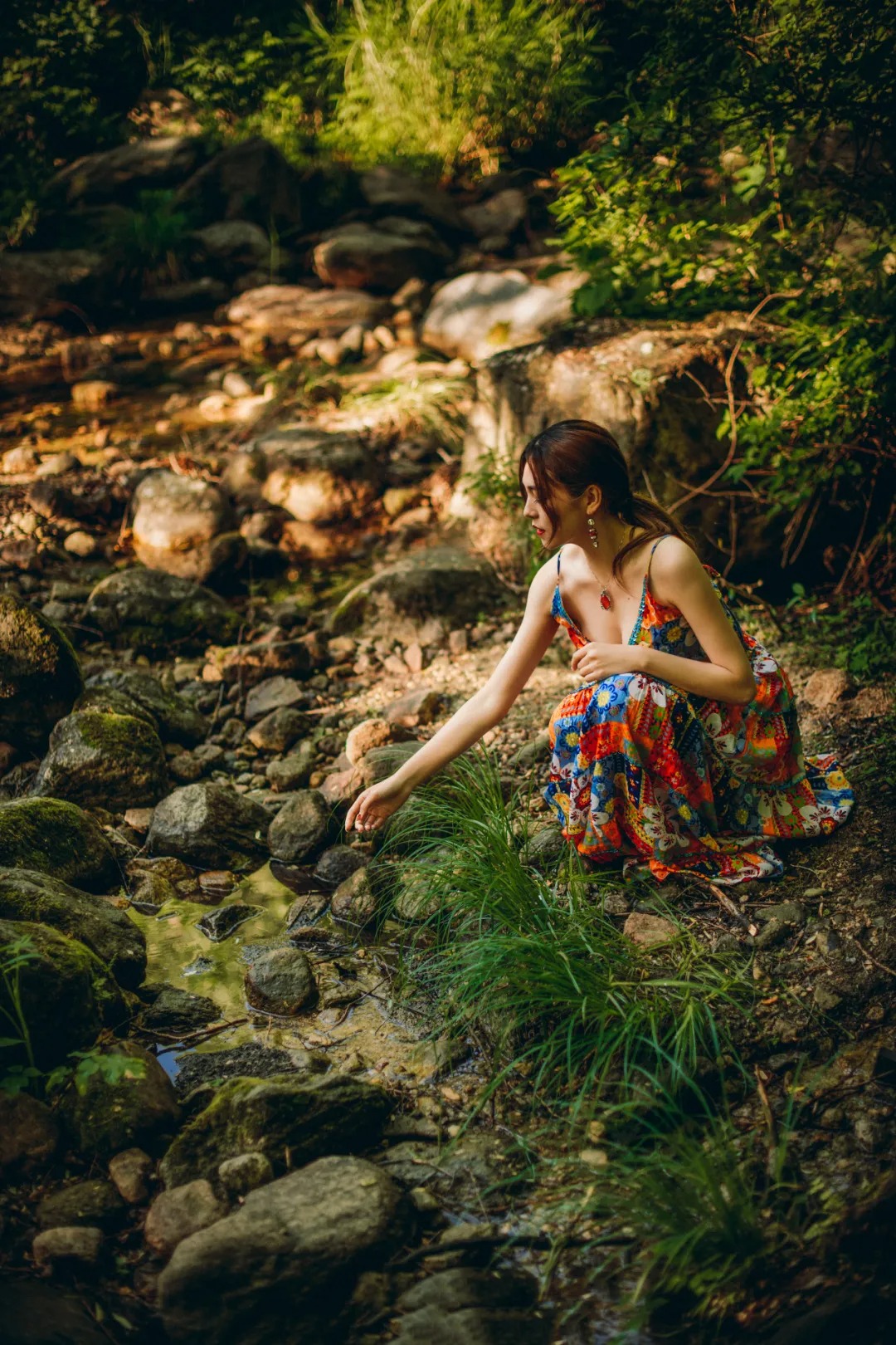 8kmm图库：森林中的野性绝色性感美女图