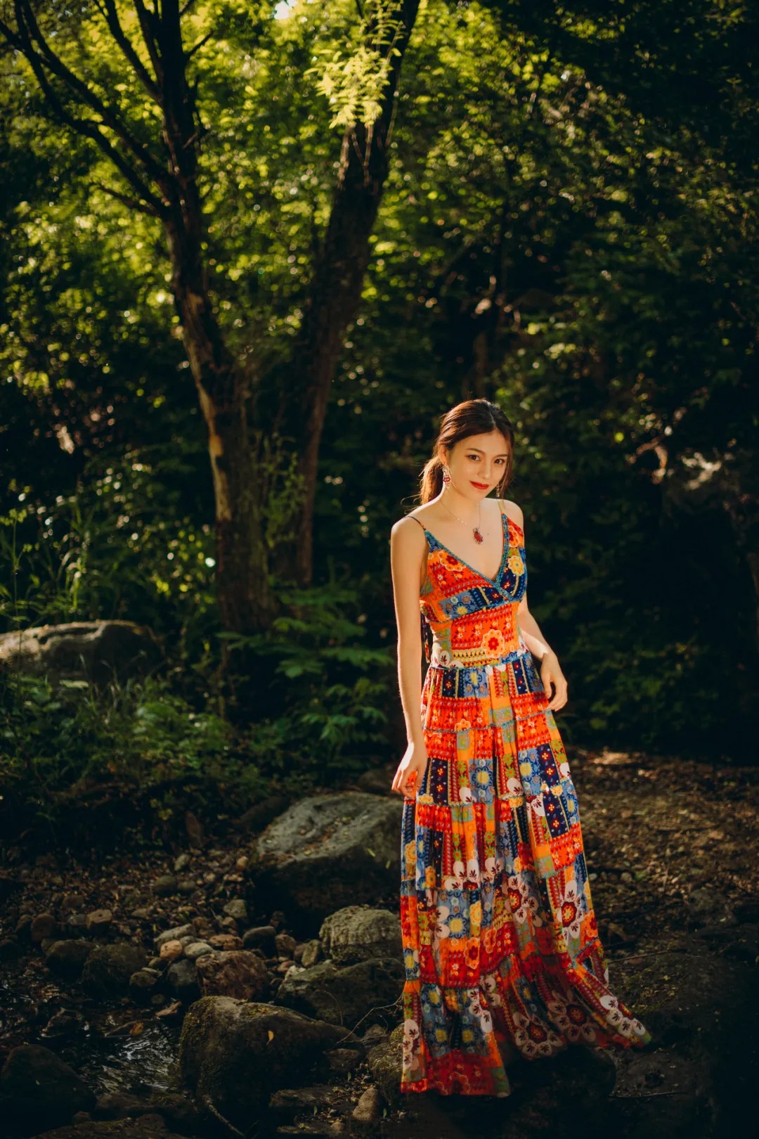 8kmm图库：森林中的野性绝色性感美女图