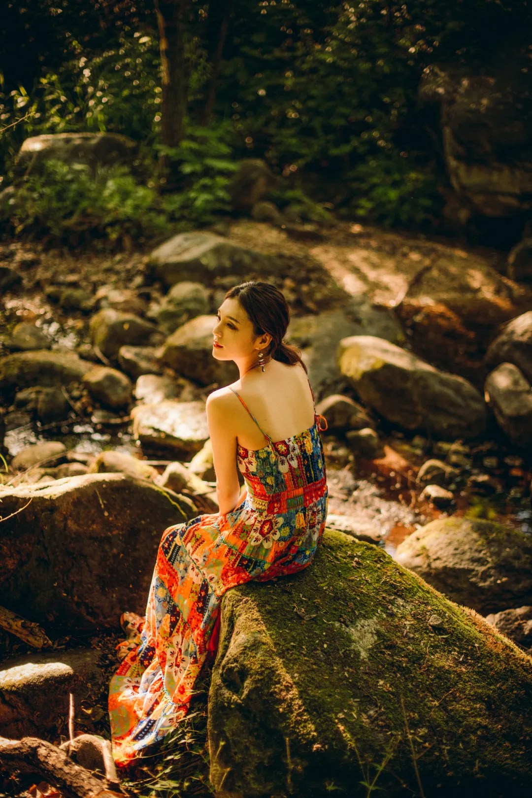 8kmm图库：森林中的野性绝色性感美女图