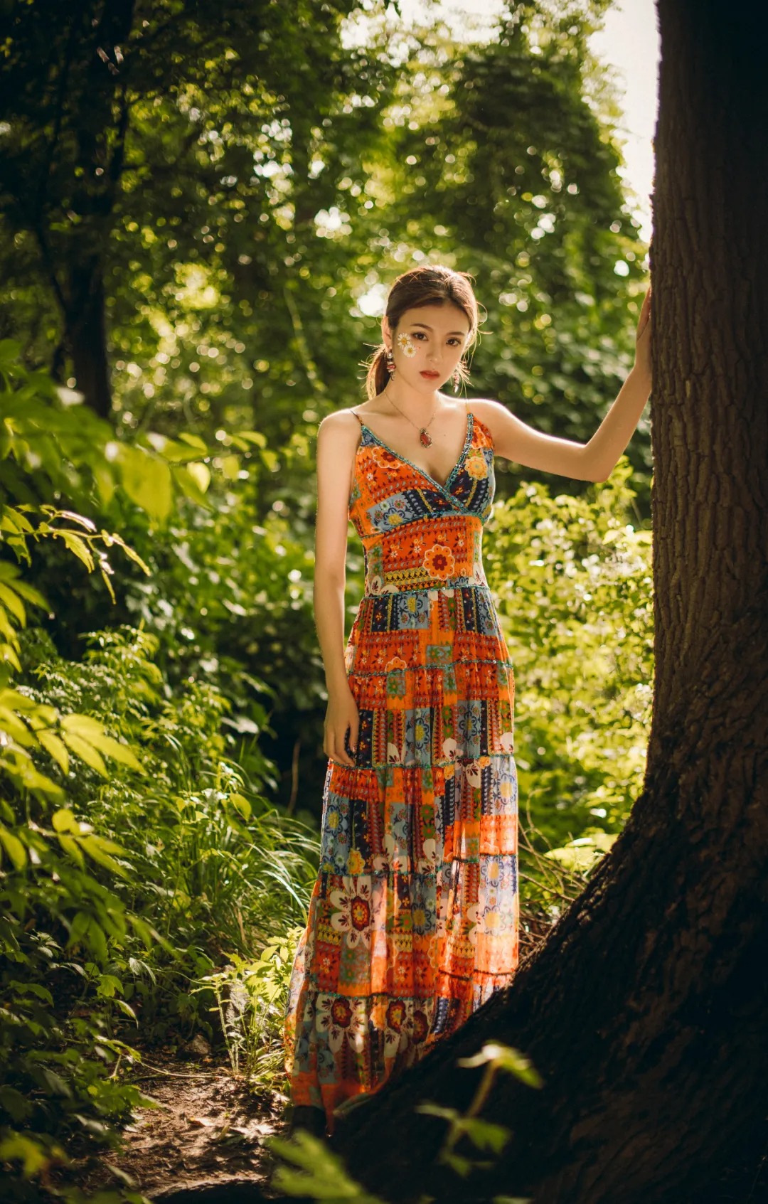 8kmm图库：森林中的野性绝色性感美女图